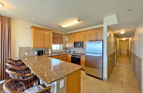 Pensacola Beach Condo | Stay Beachfront at This Relaxing 2BR Beach Club Condo!