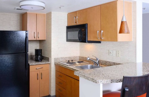 Dallas Apartment | Stay Close to Galleria Dallas & Addison Circle Park! Perfect Budget Family Hotel