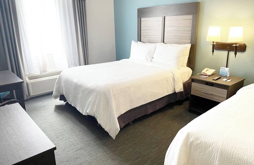West Kissimmee Hotel | Stay Close to Orlando Fun with Comfortable Rooms, Outdoor Pool! 3 Units
