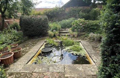 Harleston House | Stay in a 15th century medieval house