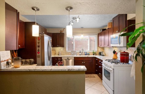 Northeast Heights Apartment | Stay in a peaceful shared home with all the essentials