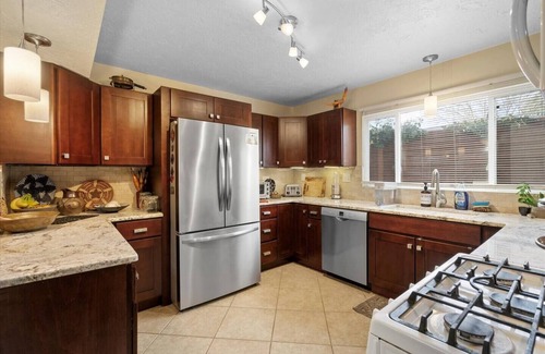 Northeast Heights Apartment | Stay in a peaceful shared home with all the essentials