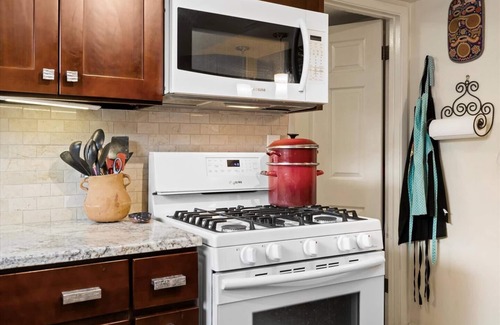 Northeast Heights Apartment | Stay in a peaceful shared home with all the essentials