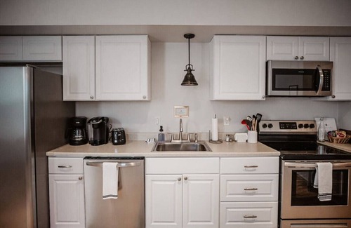Lexington Apartment | Stay in Downtown Lex, Hot Tub, Walk to VMI, W&L
