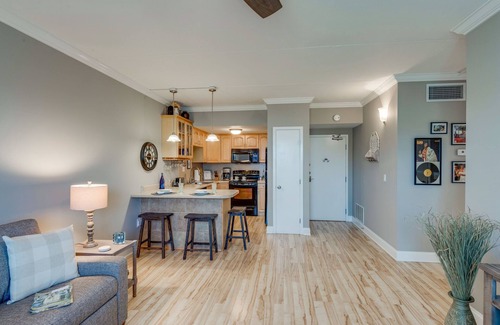 Edgehill Condo | Stay in Elvis' Personal Suite. Guitar-Shaped Pool, Nashville, TN