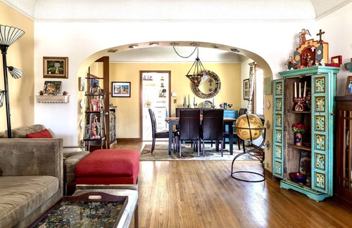 Altadena House | Stay in LA LA Land at Captivating Casa Luna