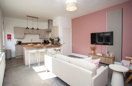 North Shields House | Stay in our stylish 2-bedroom apartment at Balmoral Gardens, North Shields