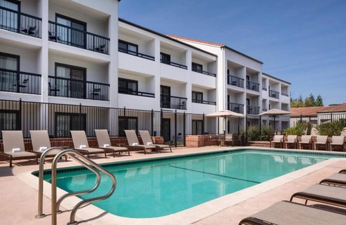 Cupertino House | Stay in Style at our Hotel in Cupertino, CA