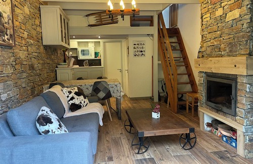 Esterre Ski Chalet | Stay in the heart of the mountains cosy chalet just a stone's throw from the ski resorts