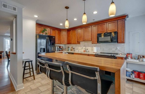 Rolling Mill Hill Apartment | Stay in the heart of Downtown - Walk to Broadway!
