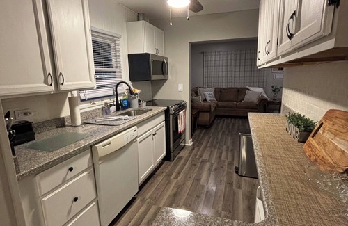 Geneva-on-the-Lake House | Stay Now on the GOTL Strip! Across from Eddie's Grill, Steps from Multiple Bars