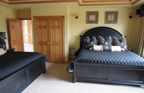 The Galena Territory Cabin | Stay & play at the largest rental in Jo Daviess County, the Eagle's Nest