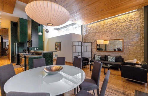 Downtown Austin House | Stay & Play in Style: Iconic Views, Chef’s Kitchen, Game Room & Luxury Living