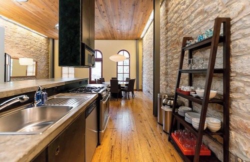 Downtown Austin House | Stay & Play in Style: Iconic Views, Chef’s Kitchen, Game Room & Luxury Living