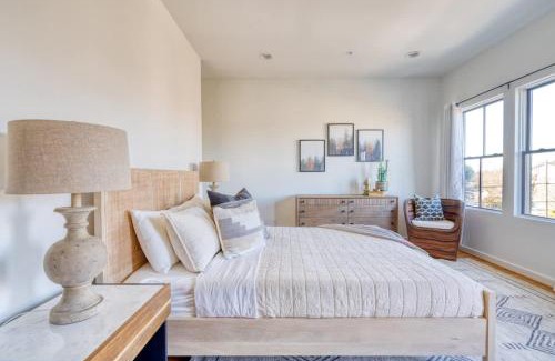 North Tabor House | Stay Portland - Custom North Tabor Farmhouse - Gym & Kitchen