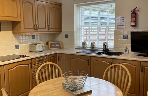 Perth Cottage | Stay somewhere unusual , Peaceful central location, sleeps 4, Pets Welcome.