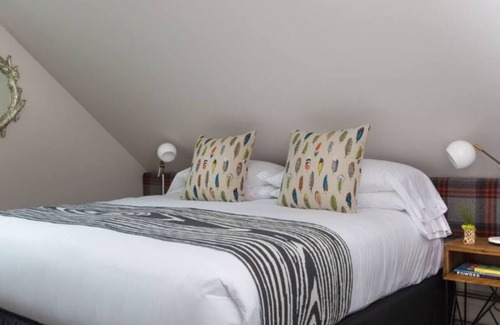 Stowe Area Hotel | Stay Steps from It All – Trails, Restaurants & Shops from This Cozy Lodge