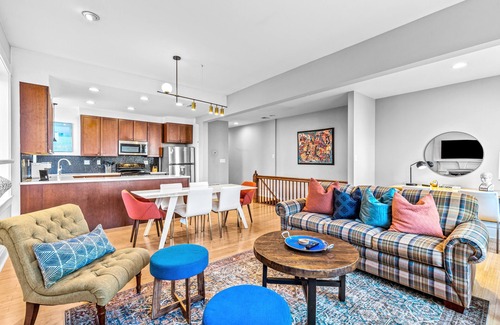 St. Louis Apartment | Stay STL-Great Location-Parking-Balcony-Pets