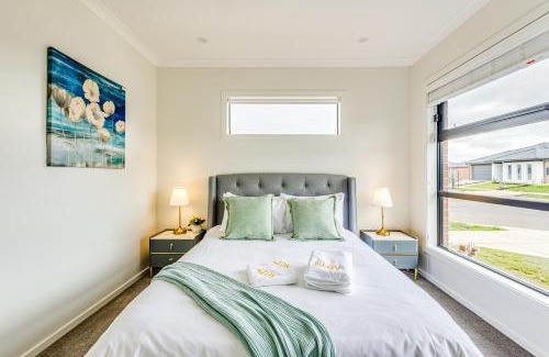 Wyndham Vale House | StayAU Charming 4BR Retreat in Wyndham Vale