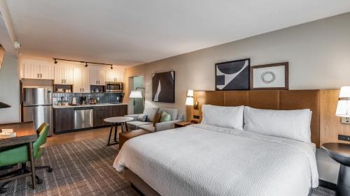 Dallas Hotel | Staybridge Suites Dallas Market Ctr Love Field by IHG