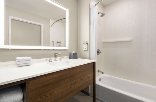 Harris Hill Hotel | Staybridge Suites Williamsville Buffalo by IHG