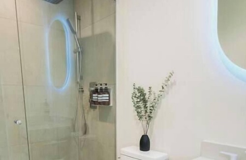 Downtown Eastside Apartment | Staycation in New 2-Bedroom Condo, Japantown