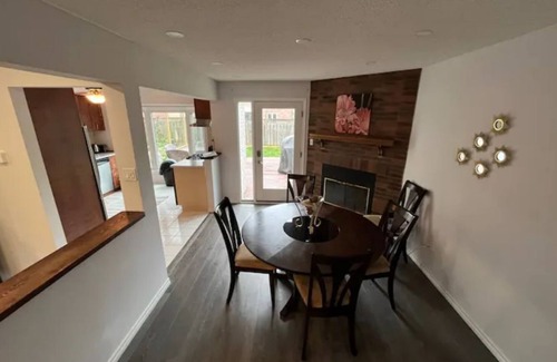 Winona House | Staycation StoneyCreek- 3Bdrm-Hotub-BBQ-Lakeside-