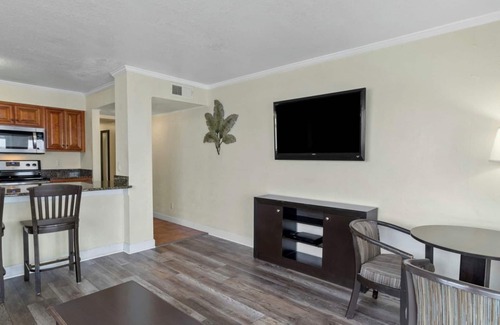 Rocky Point Hotel | Staycation w/Bay View! Kitchen + Balcony | Perfect for Family & Friends