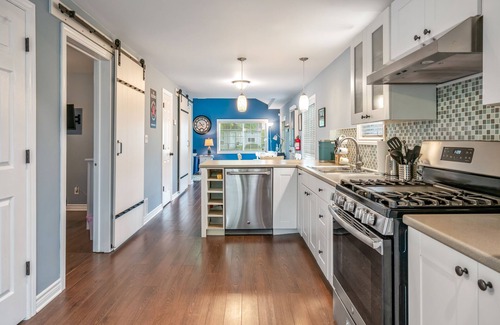 Crystal Beach Cottage | Staying at an awesome cottage. You betcha!