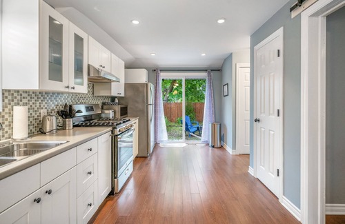 Crystal Beach Cottage | Staying at an awesome cottage. You betcha!