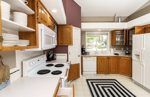 Meridian House | #StayinMyDistrict Comfortable Retreat in Meridian
