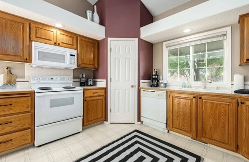 Meridian House | #StayinMyDistrict Comfortable Retreat in Meridian