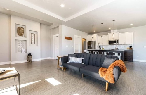 Meridian House | #StayinMyDistrict Modern & Stylish Meridian Home