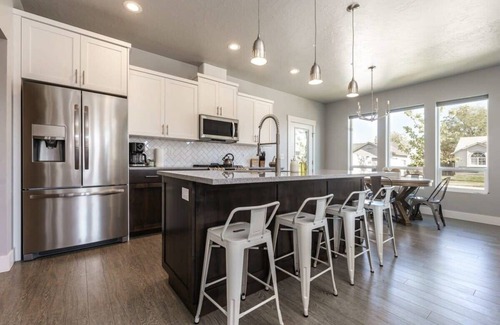 Meridian House | #StayinMyDistrict Modern & Stylish Meridian Home