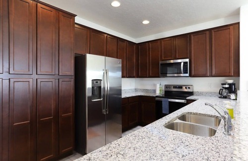 Nampa House | #StayInMyDistrict NW Nampa Modern Rowhouse
