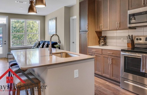 Villa Heights Condo | StaysByWalker 2BR - 2 Miles To Uptown! Gym/Parking