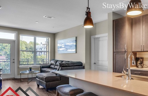 Villa Heights Condo | StaysByWalker 2BR - King Beds! Gym/Parking