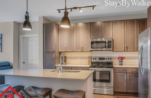 Villa Heights Condo | StaysByWalker 2BR - King Beds! Gym/Parking