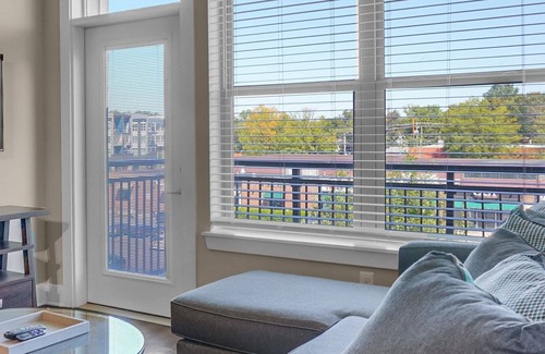 Villa Heights Condo | StaysByWalker 2BR - King Beds! Gym/Parking