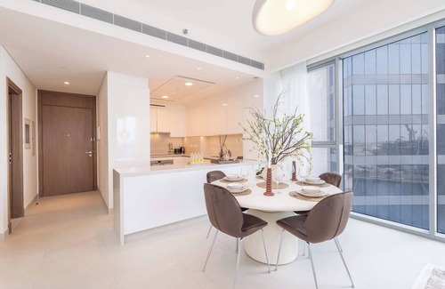 Al Safa Apartment | StayShort - Elegant unit in Al Wasl sleeps 4 with Canal Views