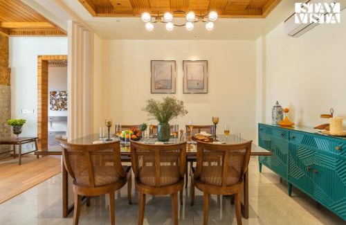 Kasauli Villa | StayVista at Chestnut Manor with Lawn, BBQ, Bonfire