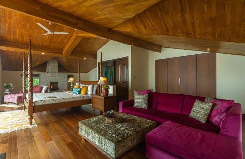 Kasauli Villa | StayVista at Ludlow House Luxury 4BHK Valley View villa in Kasauli with Sauna room