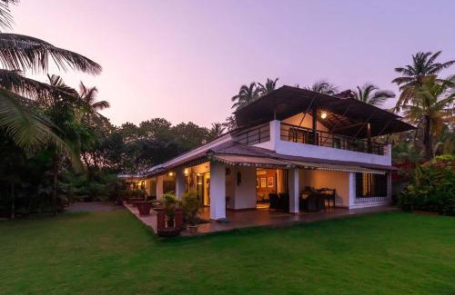 Chopdem Villa | StayVista at Wings On Water - Riverview Villa with Pool