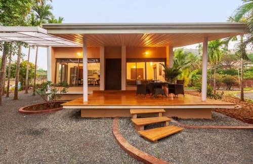 Trimbak Villa | StayVista's Green Grove - A Modern Mountain-View Retreat with Lush Lawn