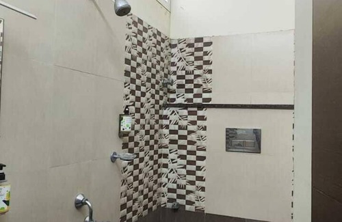 Parthasarathy Puram Hotel | Stayz Inn T.Nagar