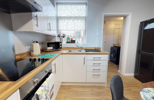 Peterborough House | StayZo 2BR House Accommodation in Peterborough