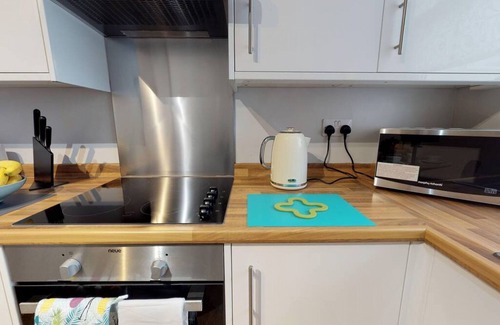 Peterborough House | StayZo 2BR House Accommodation in Peterborough