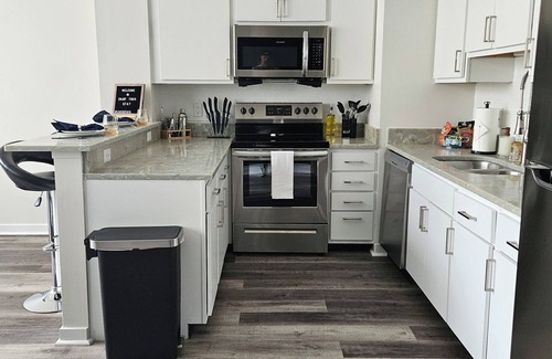 Mile Square Apartment | Ste 507 Heart of Downtown-Free Parking-Indoor Skywalk Access