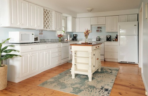 West Southport Cottage | Steamboat Landing Cottage: Water Views, Nearby Beach