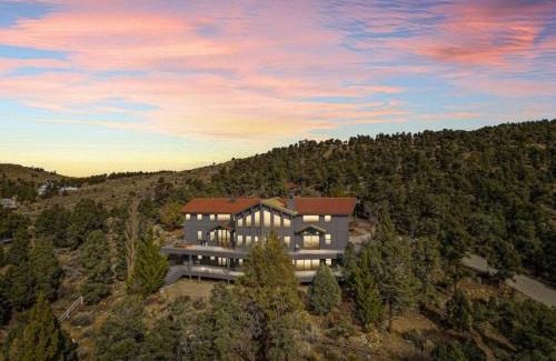 Baldwin Lake House | Steel Pine Lodge A Rustic Mountain Retreat Views